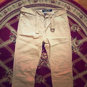 This khakis pants is durable and great for work